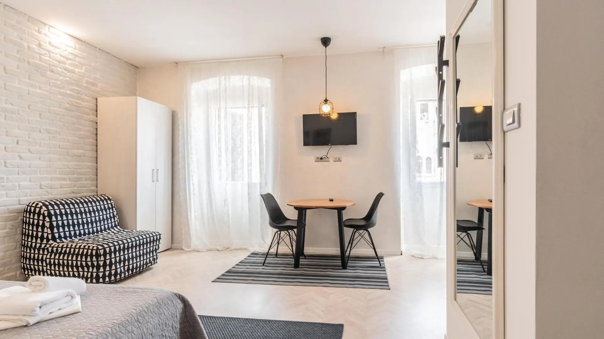 L&B Old Town Studio Apartments Pula 3*,