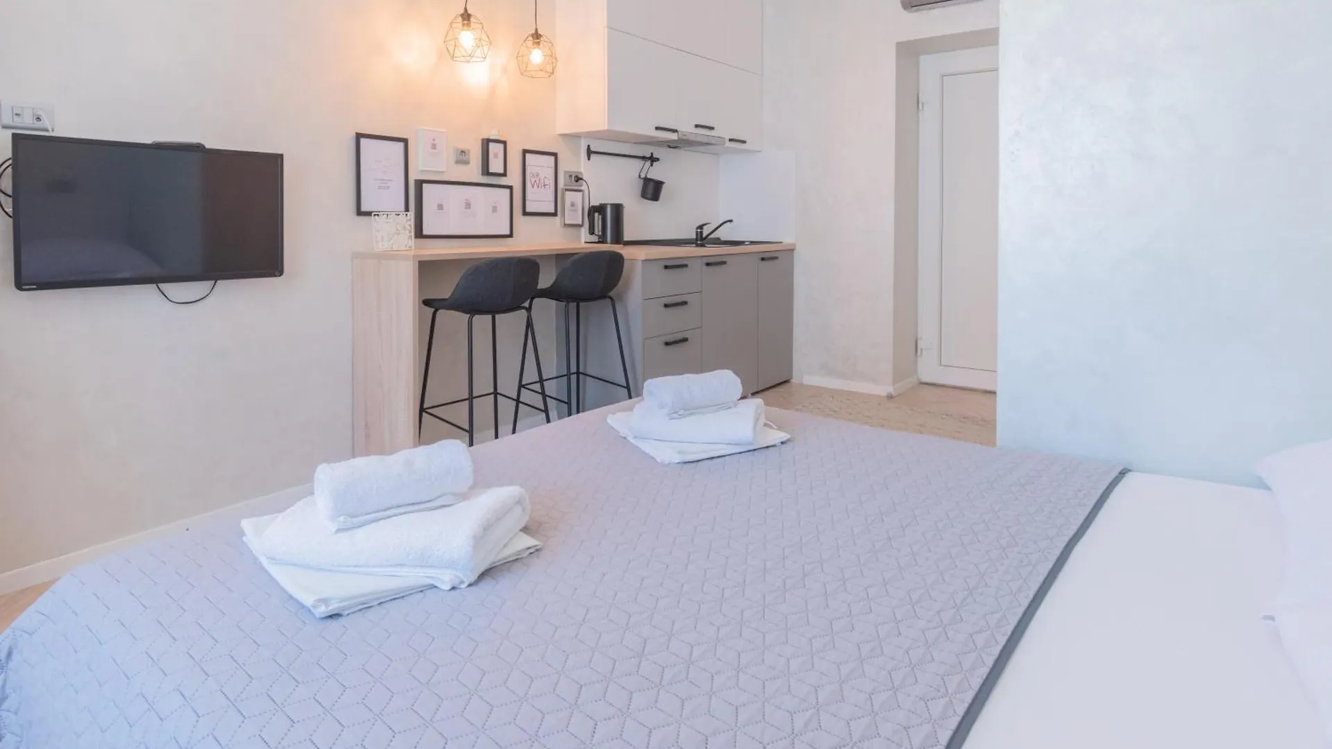 L&B Old Town Studio Apartments Pula Croatia